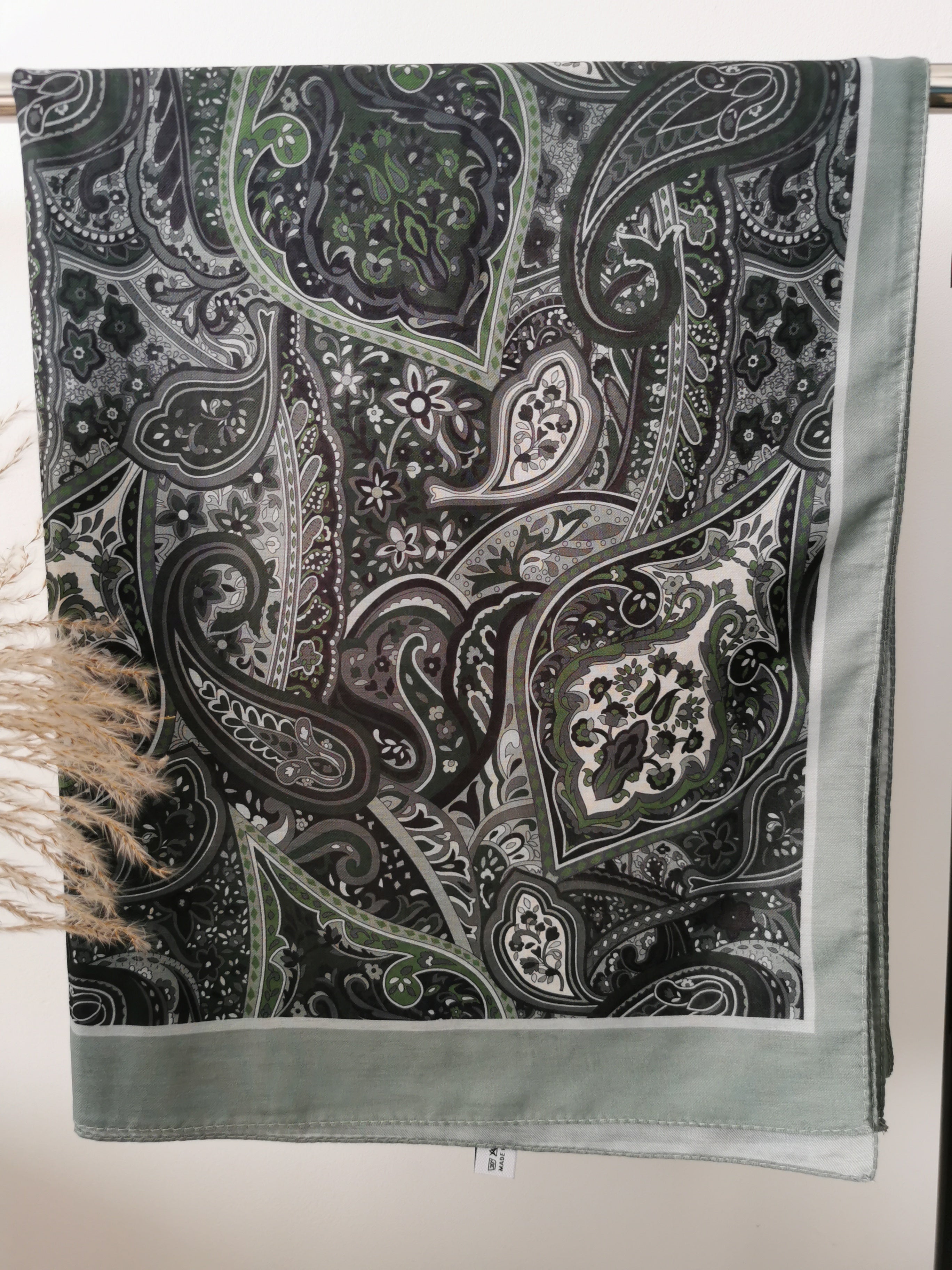 Hijab motif paisley  image 9